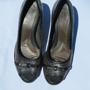 Nurture Womens Leather Embossed Peep Toe Pump 9.5